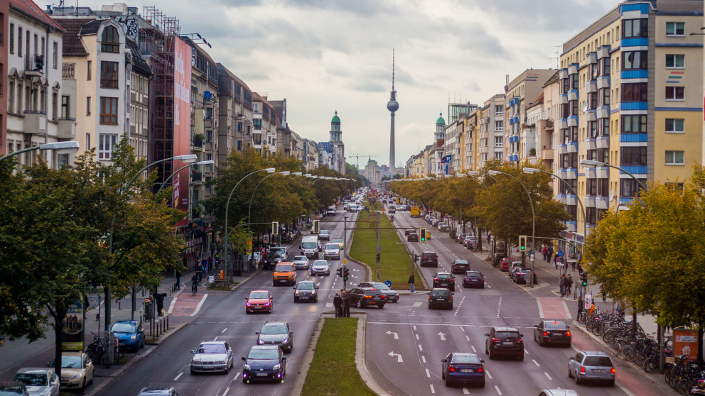 Besonders an Werktagen, wenn viele Autos unterwegs sind, ist die Stickoxid-Belastung der Luft hoch.