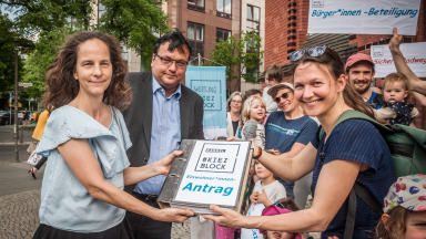 Members of a Kiezblock initiative in Berlin-Lichtenberg present a collection of signatures to the district council. 